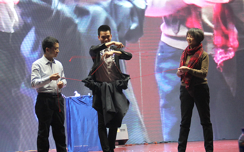 魔術(shù).jpg 魔術(shù).jpg