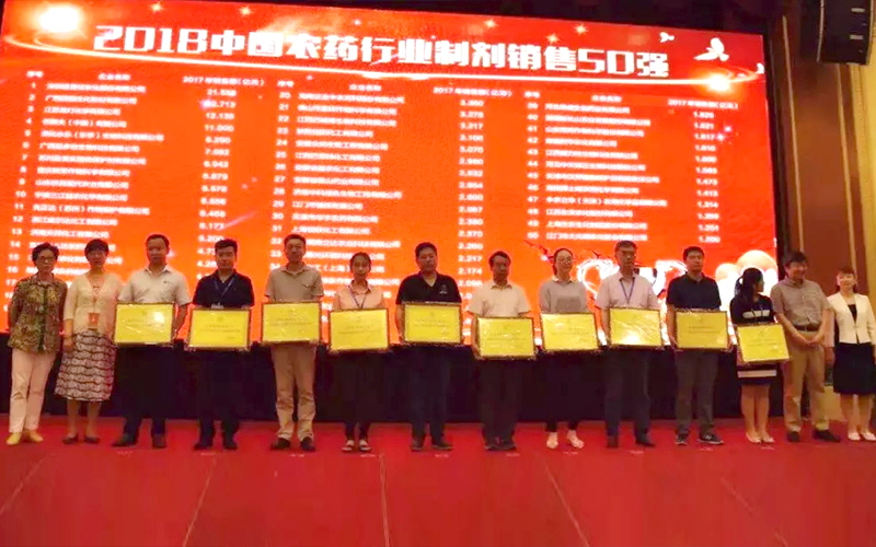 張總領(lǐng)獎(jiǎng)(調(diào)整).jpg 張總領(lǐng)獎(jiǎng)(調(diào)整).jpg