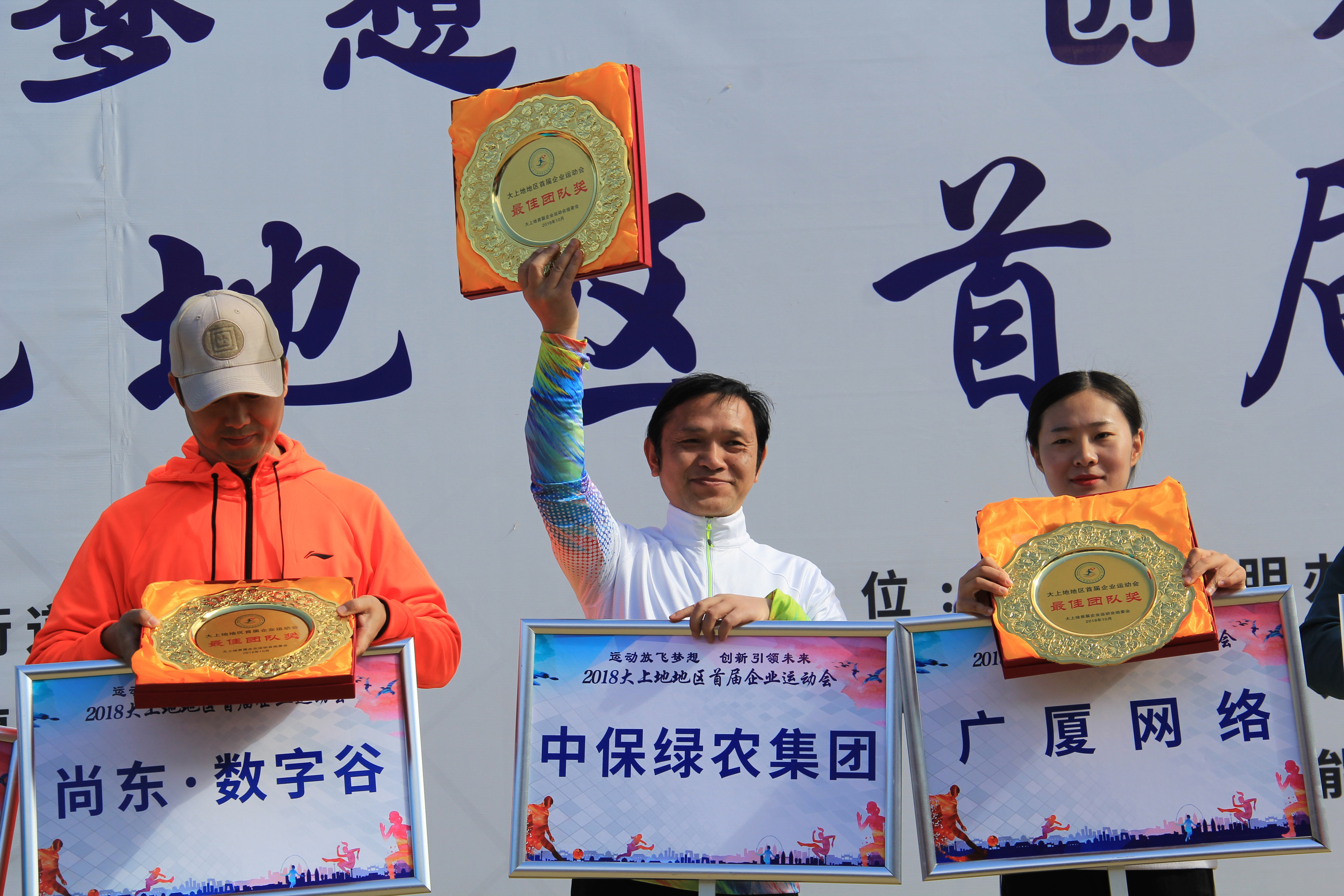 陳總領(lǐng)獎(jiǎng)1(2M).jpg 陳總領(lǐng)獎(jiǎng)1(2M).jpg