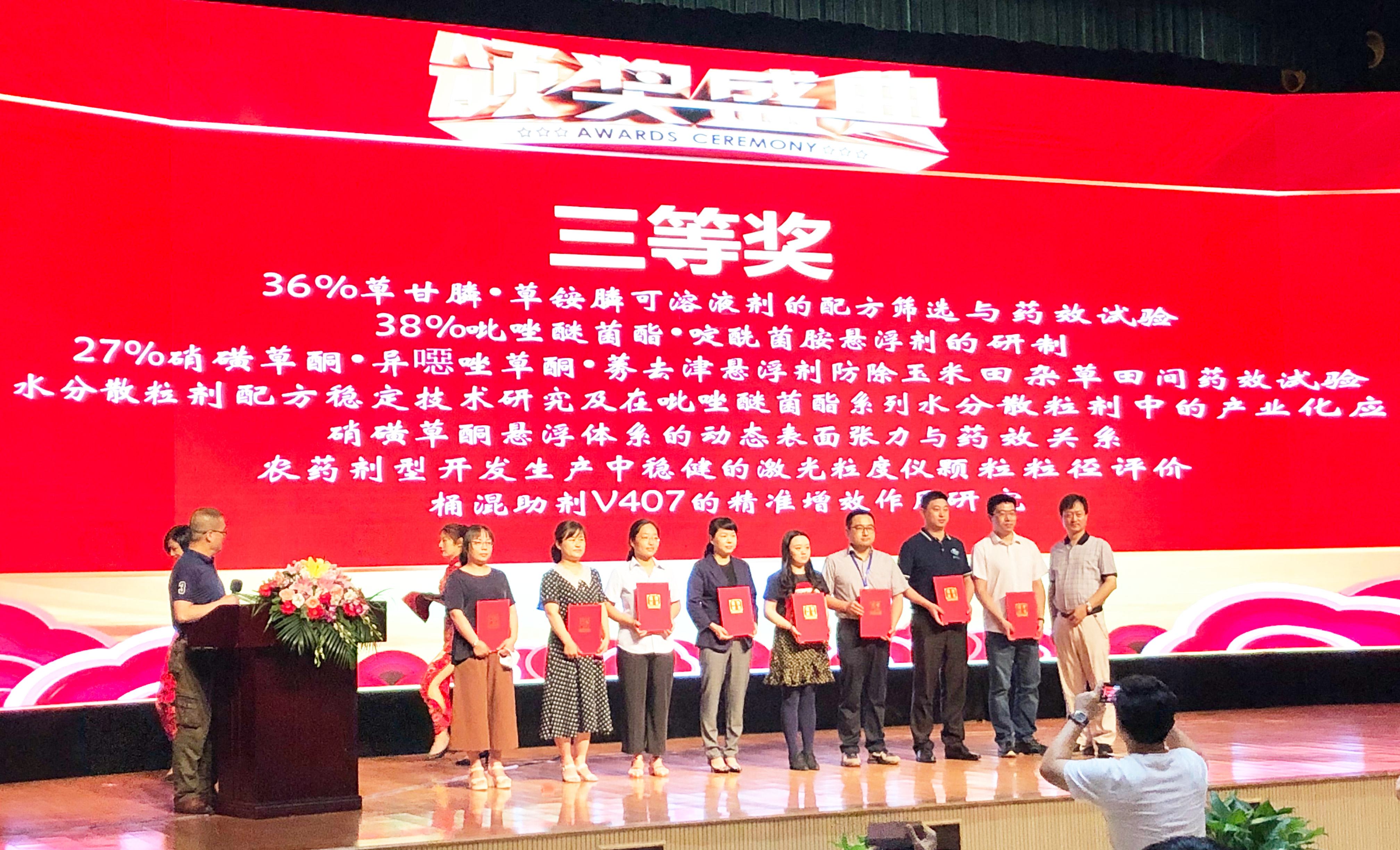 馬博領(lǐng)獎(jiǎng).jpg 馬博領(lǐng)獎(jiǎng).jpg